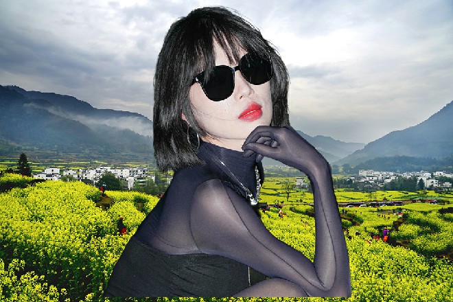 咔吧一声，这个八翼战士的脑袋高高飞了起来，扬到了空中
