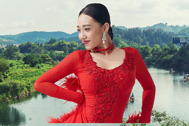 把王玥送了回去之后，伊轩便自己开车，前往了太平桥
