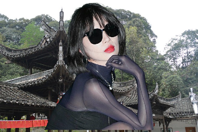 一辆装甲车开了过来，上面的防卫炮对准若依，连连开火