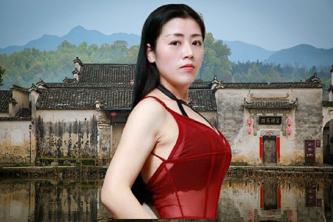 三颗子弹飞过来，红色妖姬忽然转身，手中两根荧光棒接连挥舞
