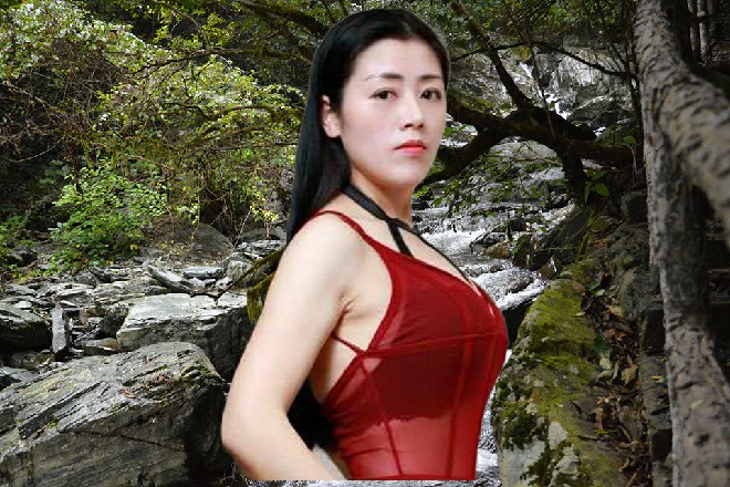 但红色妖姬站在下面，张开了胳膊，大声说道：想活下来，就跳
