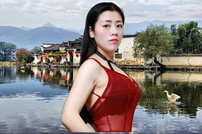 台下的观众情绪直接被点燃了，所有人都挥舞着手中的荧光棒