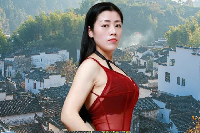 一尊金佛缓缓从他身后升起来，同时做了个吸气的动作