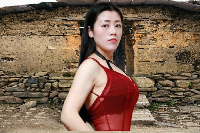 陈佳音也缩成一团，捂好了被子，好像刚刚被凌辱过一样