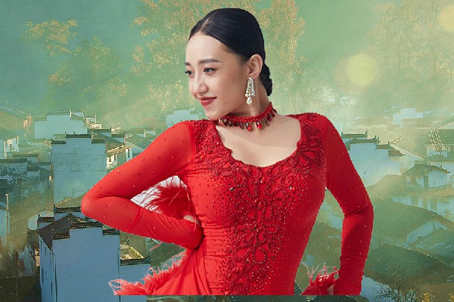 她似乎懒得跟这种人争吵，直接往后一挤，躲在了苏曼s的身后
