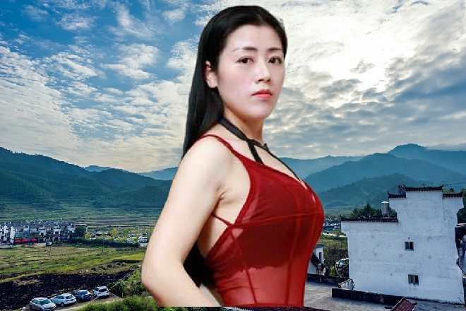 一枚导弹歪歪扭扭地向着苏曼s射了过去，惊得罗莉都叫了起来