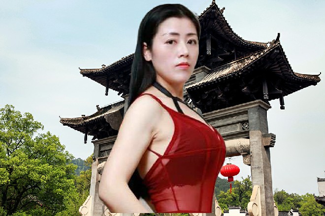 红色妖姬不断接近无上剑尊，已经到了四把防守型宝剑的面前
