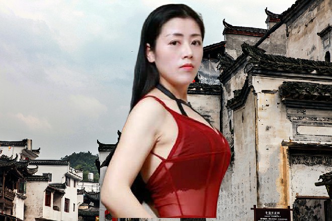 若依点点头，离老远我就闻到她身上那股特别的香水味了