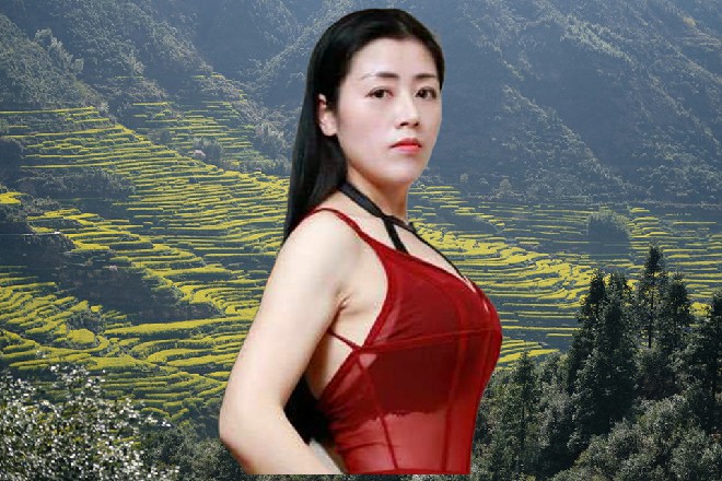 地面直接轰隆一声，凹陷了下去，蔓延开一道道的裂痕