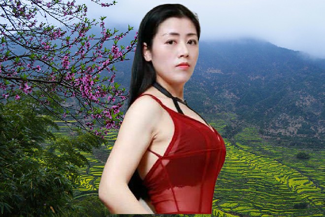 苏曼s吐出一口浊气，明王甲变得赤红，接着身上冒出了白烟