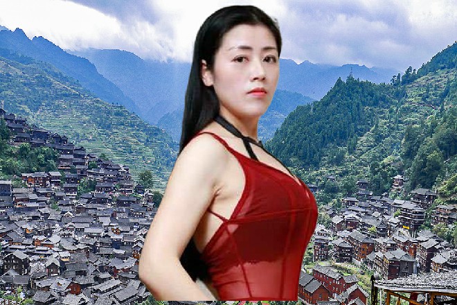 何素直接拎起弓箭，一脚踩在前面的桌子上，干他丫的