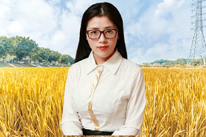 此时艾伦右手举着盾牌，横在身前，挡住了二人的身躯
