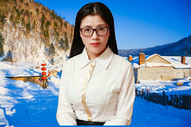 同时，她胳膊勒在了红色妖姬的脖子上，试图把红色妖姬勒窒息过去