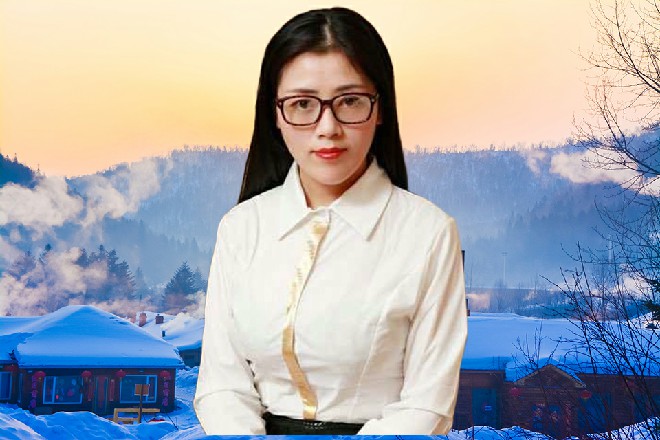 秦少侠，你一定要紧紧跟着我，不然会迷路的，咦，秦少侠