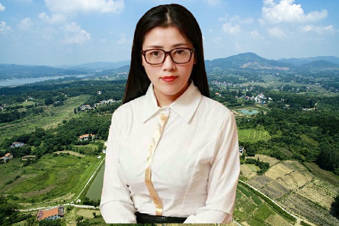 正所谓重赏之下必有勇夫，唐总这么一喊，四个打手终于动了