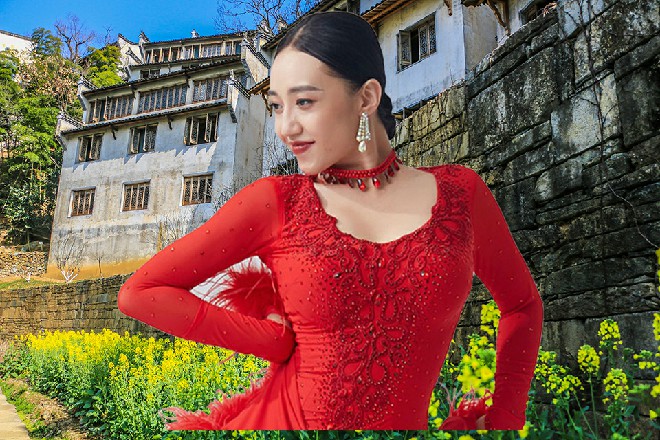 威廉看着秦海，似乎想从他的眼睛里看出什么玄机来