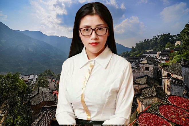 就在这时候，一个披着藏青色箭袖长袍的短发男子走了过来