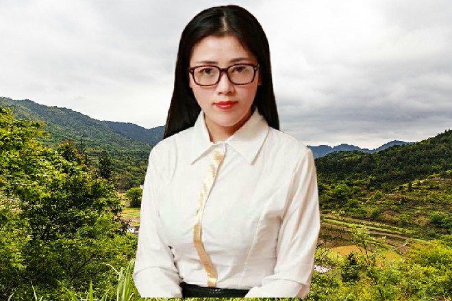 他拉开车门，对陈佳音笑道：等我一下，我去去就来