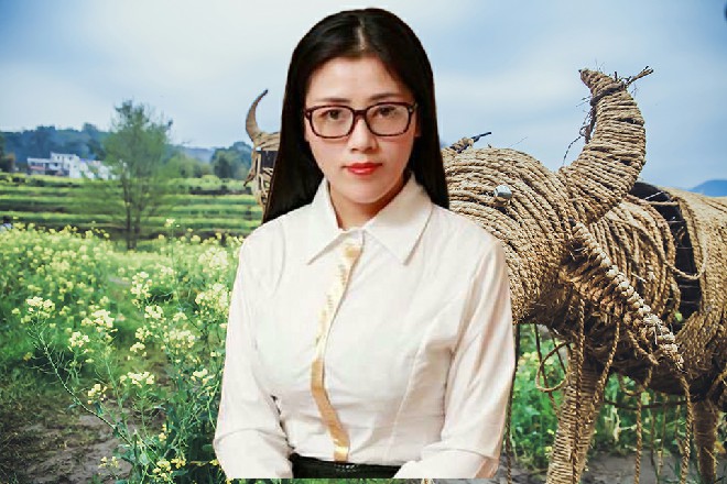 飞碟灵活地在空中旋转，避开了战斗机甲的一次进攻