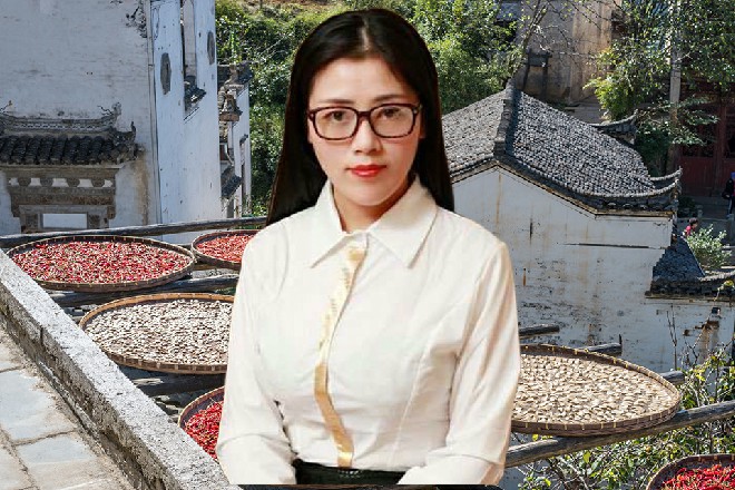 若依眼中的金光慢慢明亮起来，他身上爆发出金色的真气