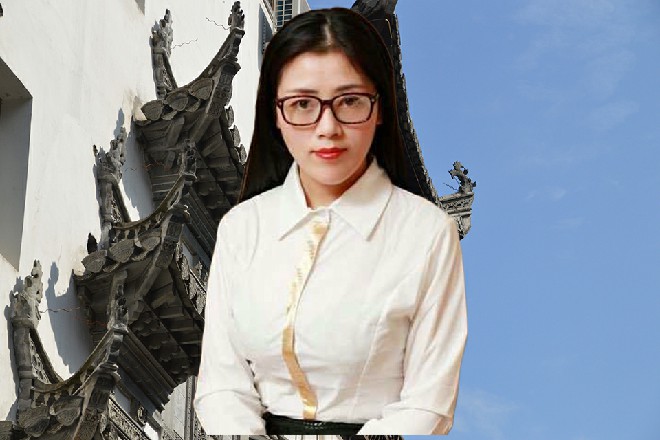 张芯蕾气的不得了，她仗着自己轻功好，追逐在滑板后面