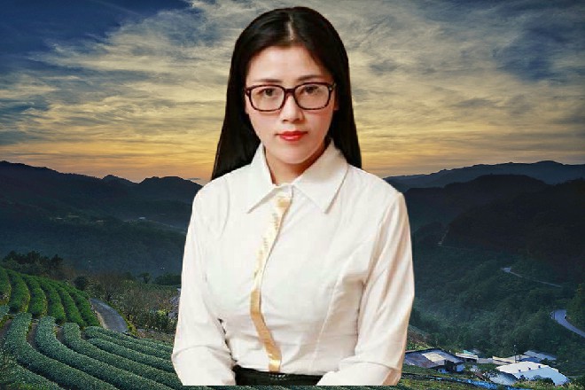 诺曦S忽然想到了什么，他举起自己的左手，轻声呼唤