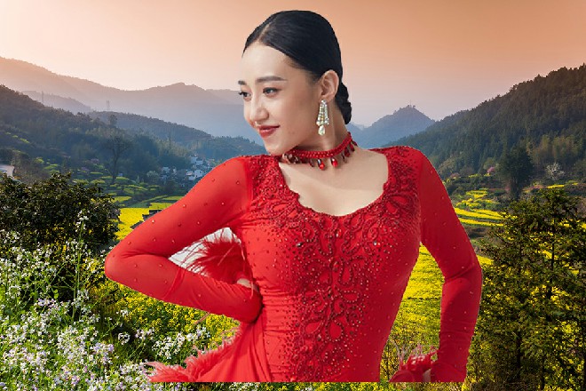 似乎闻到了红色妖姬小炒的香味，小俊忍不住吸了吸鼻子，问到