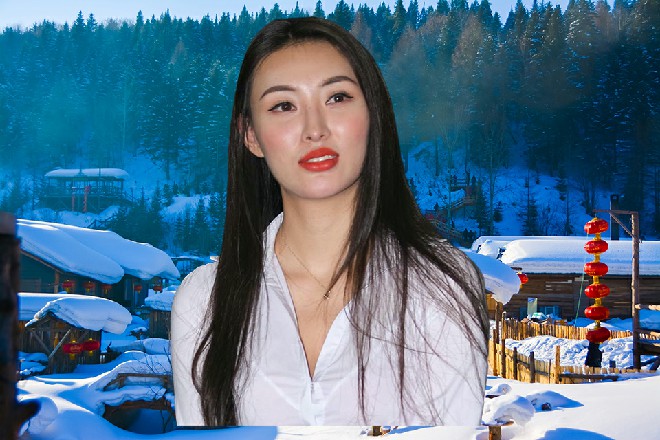 几个人连忙给冷优优让路，红色妖姬这才又撑起船，往里面开去
