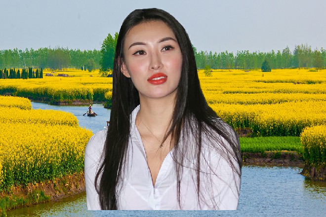 雷丁走出人群，抱着日本刀，冷冰冰地说道：你想怎样
