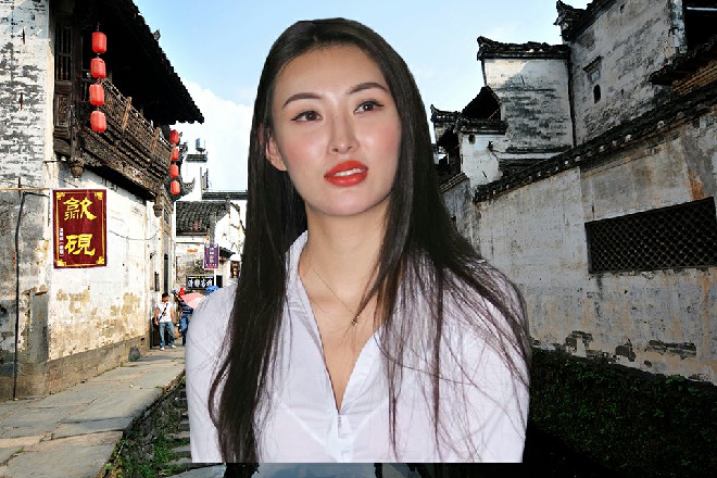 诸位还在等什么，还不一齐上，干掉这个魔教的奸细