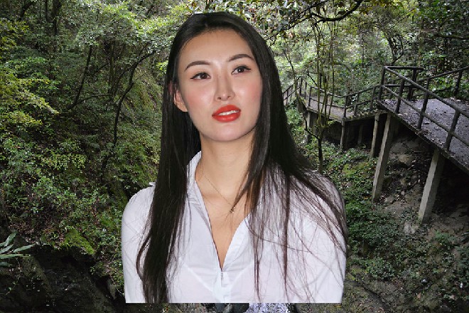 还没等到回答，他就已经被乌拉尔神丢到了自己的口中