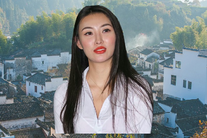 但最骇人的，还是那个坐在那抽烟的紫罗兰秦二爷啊，