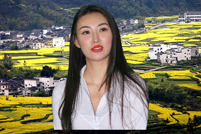 但镜的攻击对苏曼s好像无效，根本无法突破苏曼s的双手防护