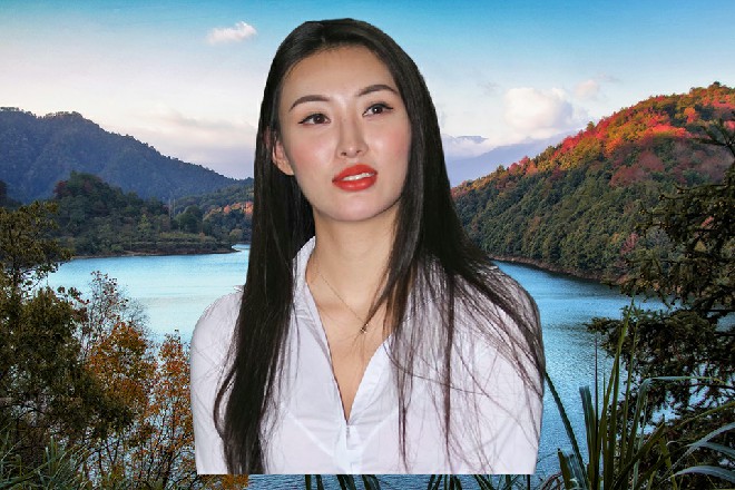 左小龙目光中闪烁着蓝色的精光，武林盟主，自己必须拿下