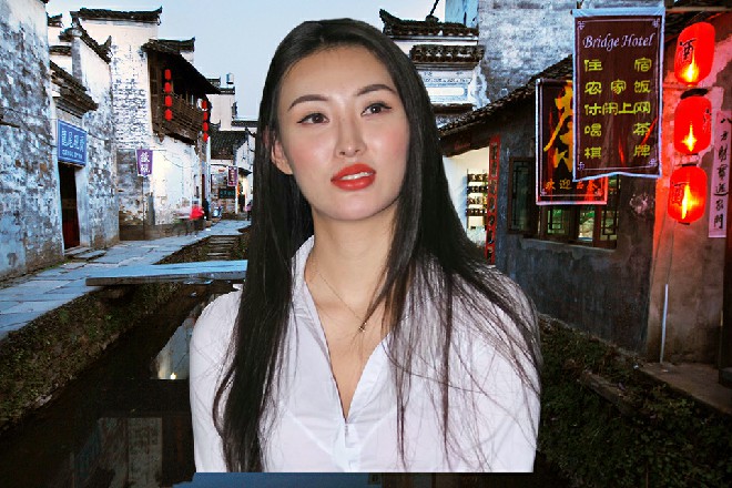 说着，天道直接一掌拍了过来，和红色妖姬的拳头碰撞在一起