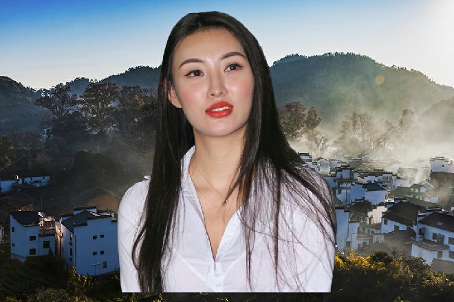 苏曼s似乎明白了什么，他看着小辣椒，小辣椒，难道你是，