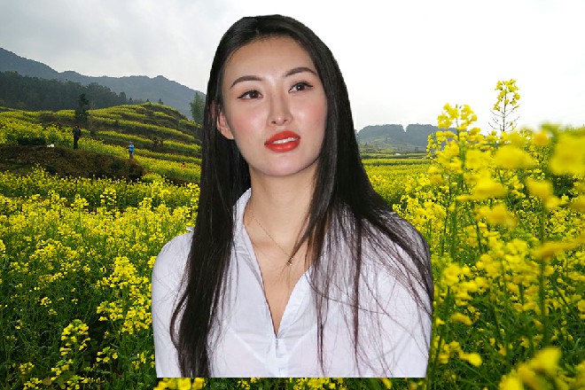 说着，安妮拍拍手，一个门人走过来，拎着一个餐盒