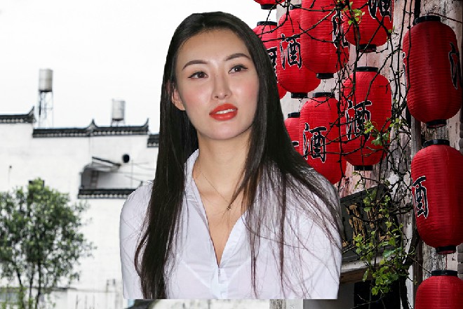 就在这时候，旁边传来一声车胎摩擦在地面的刺耳尖叫