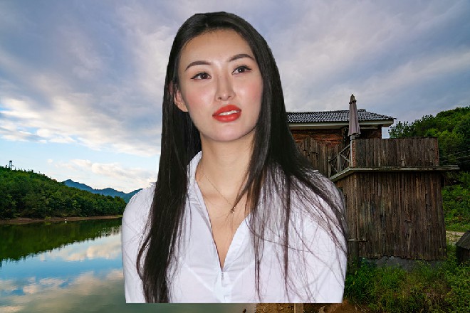 苏曼s说着，伸出手掌，直接拍在了那Cheep的脑袋上面