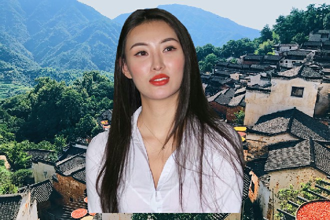 伊轩站了起来，所有人都闭上了嘴巴，等着秦二爷发话