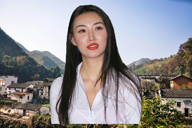 侍女点点头，也不敢多说话，乖乖领着苏曼s往客房的方向走去