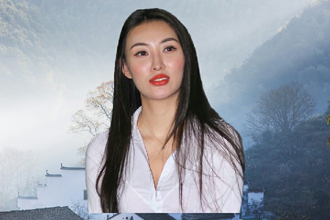 他拉开车门，对陈佳音笑道：等我一下，我去去就来