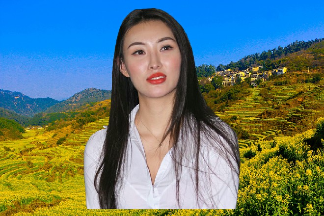 他举起了自己手中的禅杖，然后狠狠砸在了擂台上面