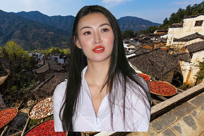 白头鹰不屑地扭过头，根本不把那条雪白的阿拉斯加放在眼里