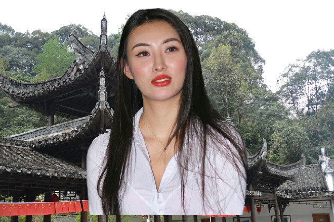 抱歉了，既然你已经不是龙家的人，这门你可就进不去