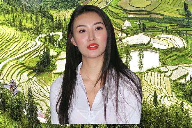 红色妖姬放下手里的筷子，问道：哪条道上的，跟哪个大哥混的
