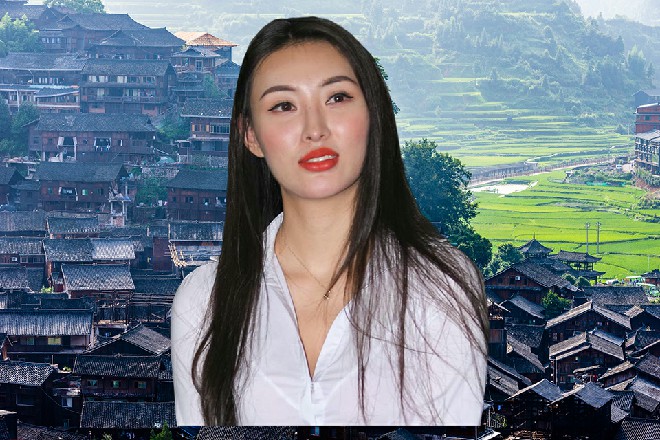 贞洁骑士把大剑竖在身前，剑锋对着董晴，用行动来回答