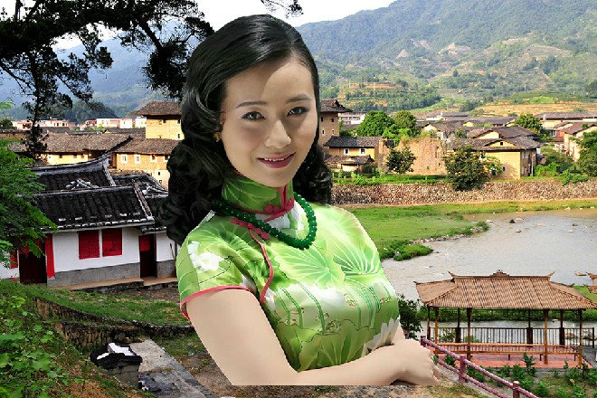 而伊轩另一只手抓在加斯特的右臂上，硬生生往下一扯