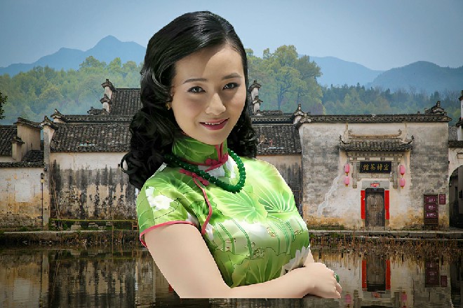 等两个人吃的差不多的时候，旁边忽然传来了嘲讽的声音