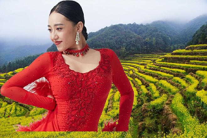 似乎闻到了红色妖姬小炒的香味，小俊忍不住吸了吸鼻子，问到